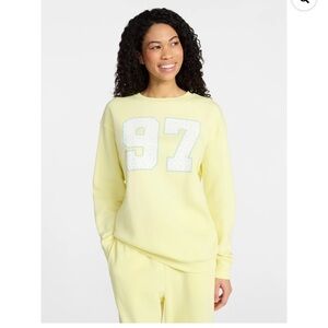 New No Boundaries Oversized Graphic Sweatshirt, Midweight